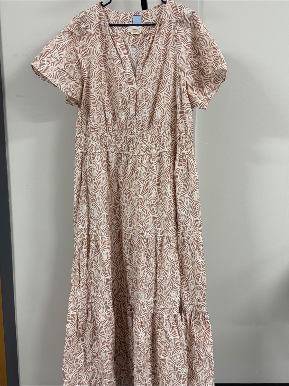 Anthropologie Women’s Somerset Tiered Maxi Dress in Light Beige Leaf Print - Picture 3 of 4